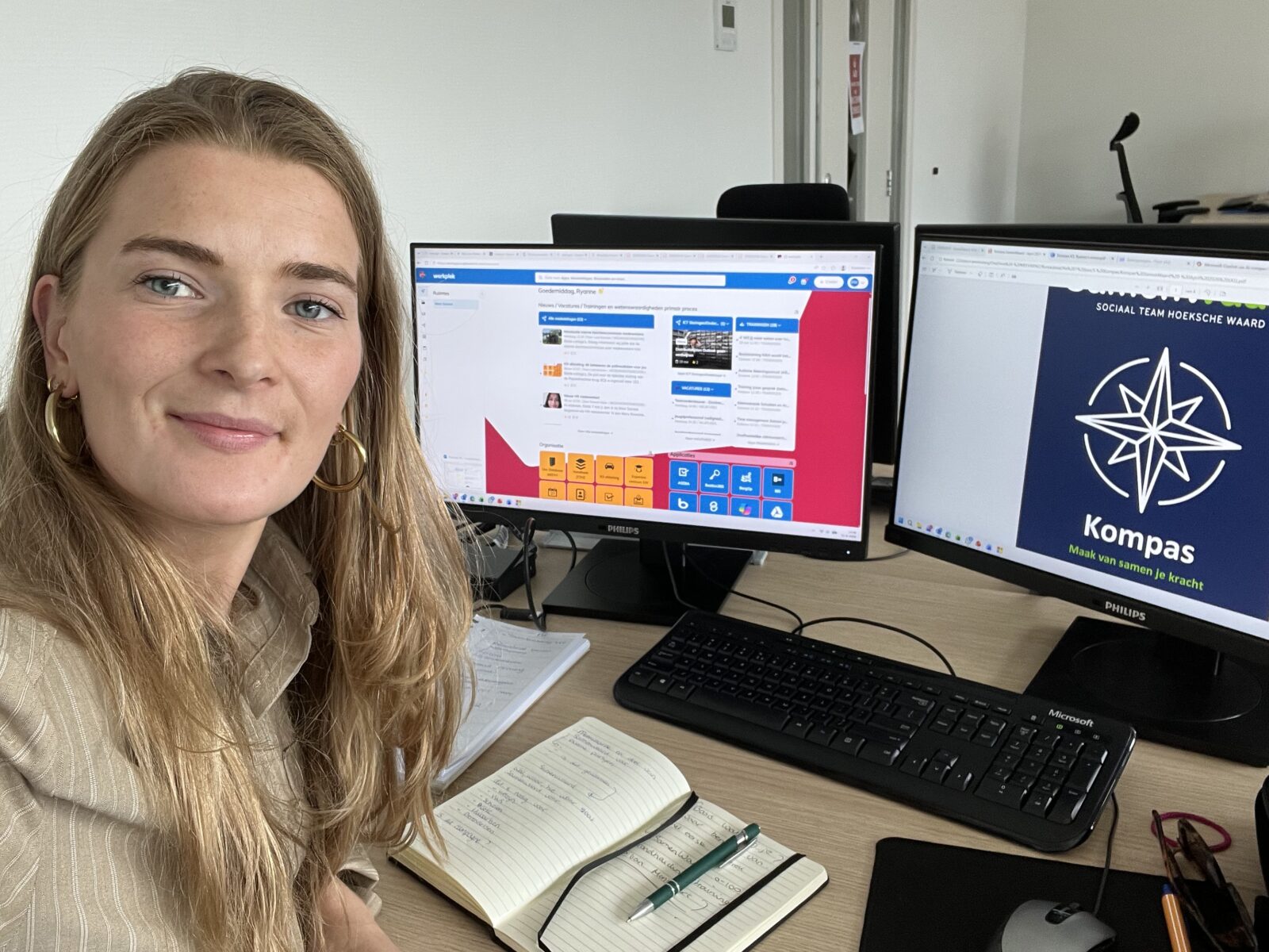 Selfie van Ztormer Ryanne op kantoor bij haar opdrachtgever Samenwaard