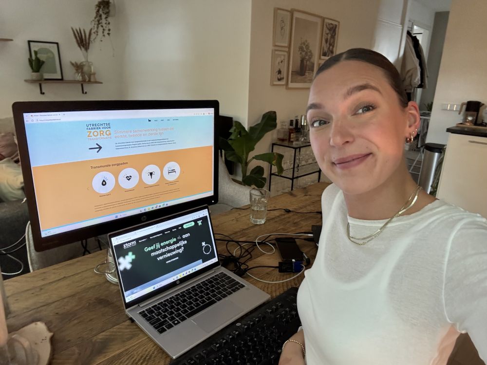 Selfie van Ztormer Jitske aan haar bureau